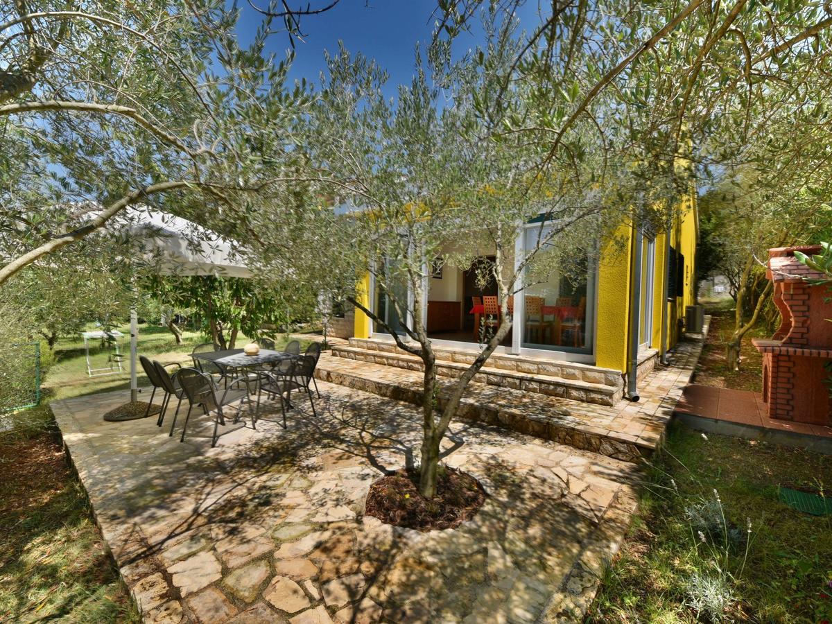 Villa Yellow House By Interhome Diklo Exterior photo